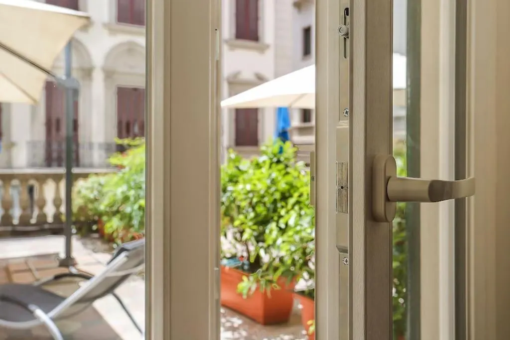 In The Heart Of Florence, Dante, With Private Terrace 0*, Florens Italien
